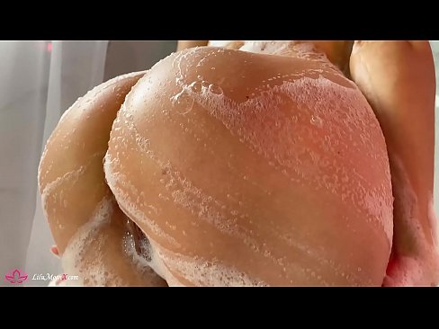 ❤️ Brunette شاور میں شدید orgasm کے لئے وائبریٹر کے ساتھ بلی میں مشت زنی کرتی ہے۔ ❤  سیکس  ❤